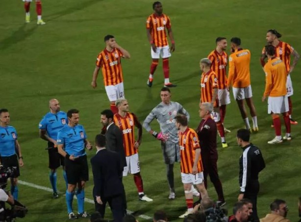 Foto - Fenerbahçe'nin sahadan çekilmesi dünya basınında! Ali Koç istediğini aldı