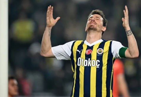 Foto - Fenerbahçe’nin taklacı kaptanı için bomba! Bir takım daha kapıya geldi: Kötü performans yapmasına rağmen: Odak noktası Mert Hakan…