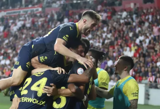 Foto - Fenerbahçe'nin yeni 6 numarasını açıkladı! Şimdi Szymanski yandı, kariyeri bitecek