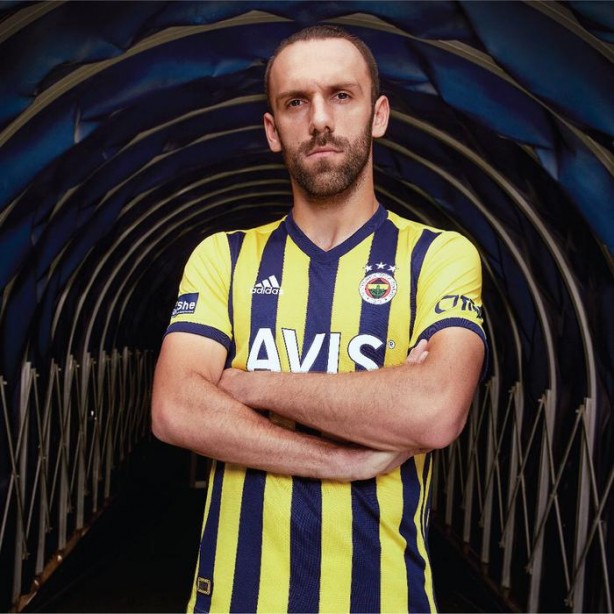 Fenerbahçe'nin yeni sezon formaları satışa çıktı!