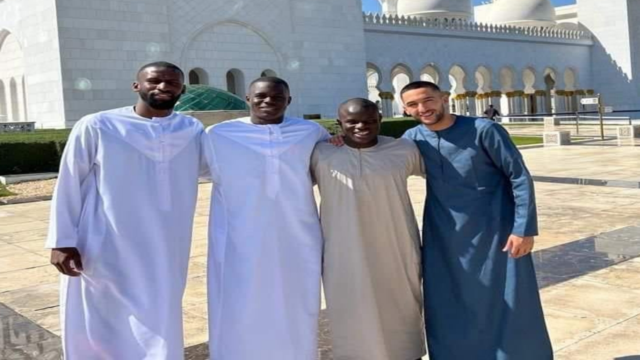 Fenerbahçe’nin yeni yıldızı Kante’den “ahlak” dersi! “Haram” diyerek elinin tersiyle itti