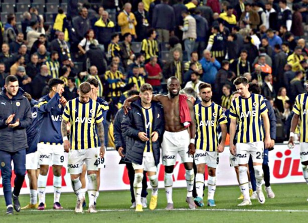 Fenerbahçe'nin yıldızlarına talip oldular! Satın alacaklar... Şok gelişme!