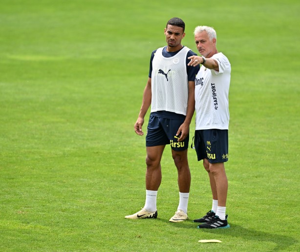 Foto - Fenerbahçe'ye Alexander Djiku için dev teklif! Kararı Mourinho verecek