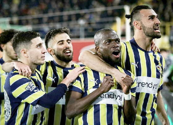 Fenerbahçe'ye bir kötü haber daha! Adı sık sık yazılıyordu ama...