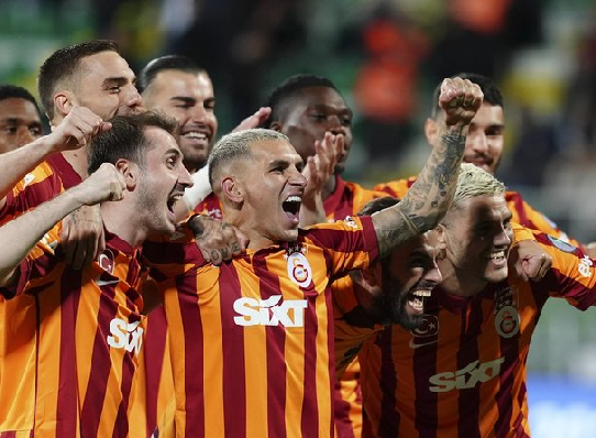 Fenerbahçe’ye büyük şok! Galatasaray'dan yılın transferi! Eski yıldızını kaptı kapacaklar…