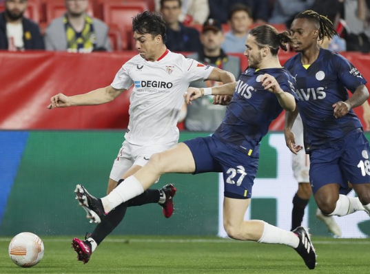 Foto - Fenerbahçe'ye çekmek adına bu sefer, transfer çıkmazına girdi! Çarpıcı sözler...