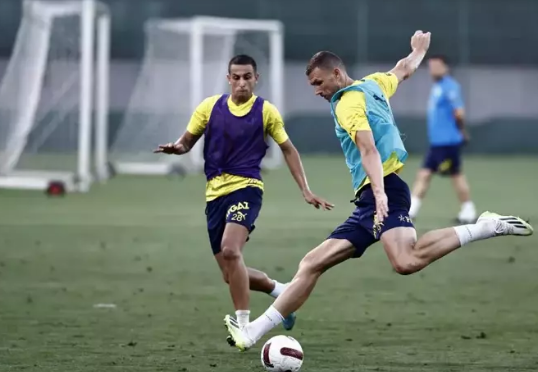 Foto - Fenerbahçe'ye çok ama çok kötü haber! O futbolcu iflas etti: Yıldız isim kadro dışı!