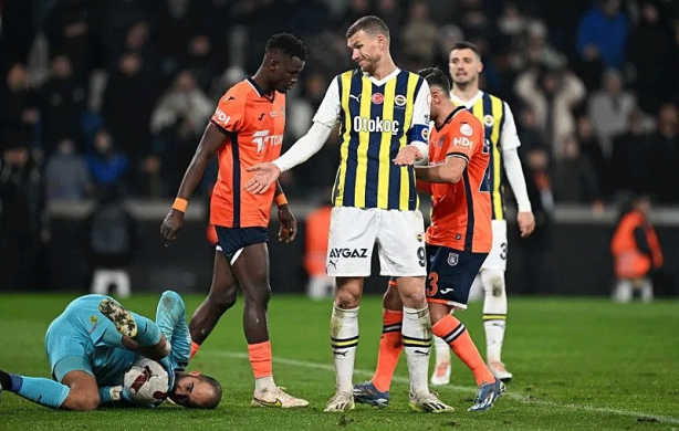 Foto - Fenerbahçe'ye Rize'de galibiyeti getiren konuşma! Edin Dzeko, öyle sözler kullandı ki...