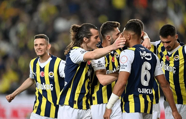 Foto - Fenerbahçe'ye Rize'de galibiyeti getiren konuşma! Edin Dzeko, öyle sözler kullandı ki...