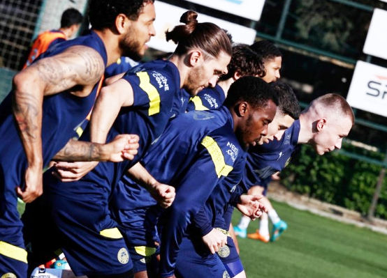 Foto - Fenerbahçe'yi heyecanlandıracak rakamı Türkiye'ye duyurdu.. Fenerbahçe'nin gözü genç yıldızda!