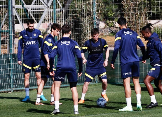 Fenerbahçe'yi heyecanlandıracak rakamı Türkiye'ye duyurdu.. Fenerbahçe'nin gözü genç yıldızda!