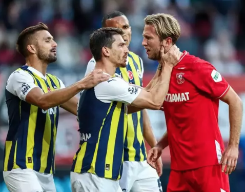 Foto - Fenerbahçe'yi yıkan haber! Ali Koç ikna etmişti, imzayı başka takıma atıyor