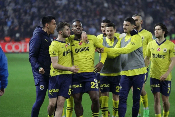 Foto - Fenerbahçe’yi yıkan haber geldi! İsmail Kartal’ın planları alt üst olacak: İki yıldız birden ayrılıyor