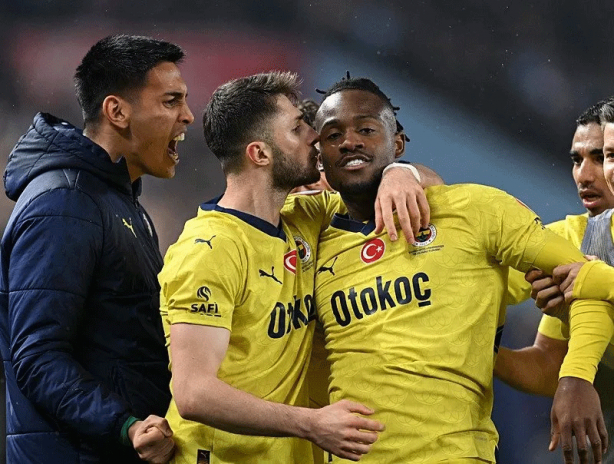 Foto - Fenerbahçe’yi yıkan haber geldi! İsmail Kartal’ın planları alt üst olacak: İki yıldız birden ayrılıyor