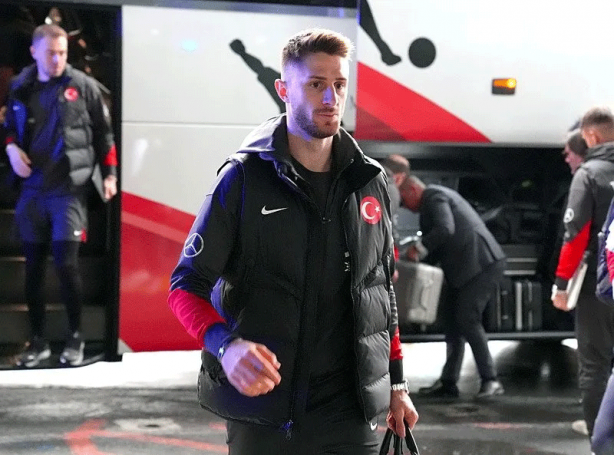 Foto - Fenerbahçe’yi yıkan haber geldi! İsmail Kartal’ın planları alt üst olacak: İki yıldız birden ayrılıyor