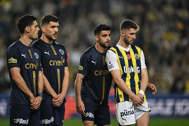 Foto - Fenerbahçe’yi yıkan haber geldi! İsmail Kartal’ın planları alt üst olacak: İki yıldız birden ayrılıyor
