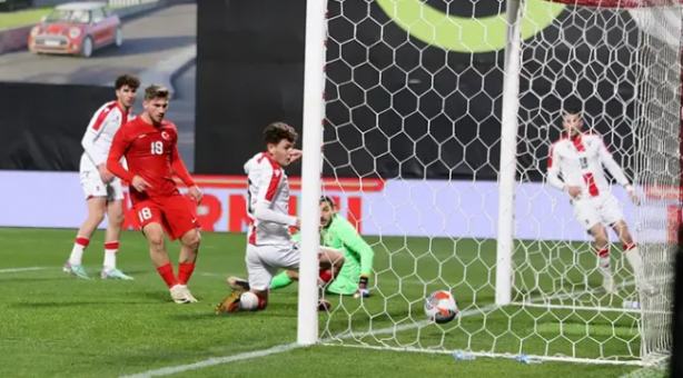 Foto - Ferdi için gelmişlerdi... Başka oyuncuya hayran kaldılar! Hem de Fenerbahçeli değil