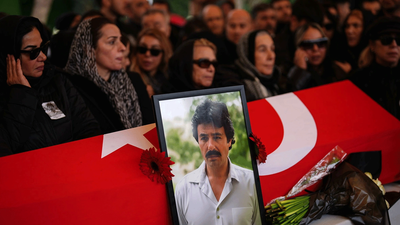 Foto - Ferdi Tayfur'un cenazesinde akılalmaz skandal