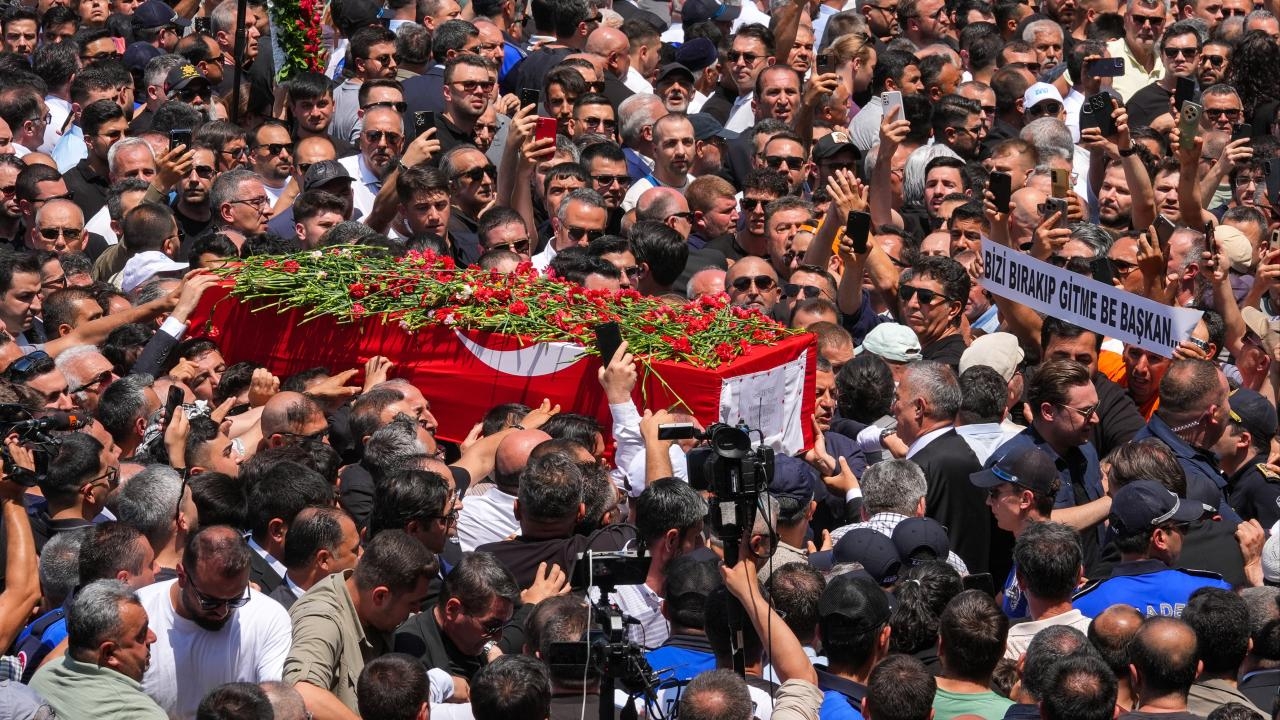 Foto - Ferdi Zeyrek’in cenaze töreninin önüne geçen görüntü! Kılıçdaroğlu’na cenazede bakın ne yaptılar 