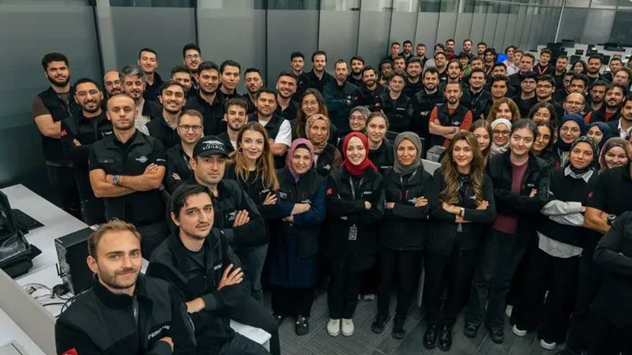 Foto - Fergani tarihe geçti! FRG-100D4 uzaya çıktı