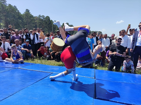 Foto - Festivale 1 tonluk kaşar damgası