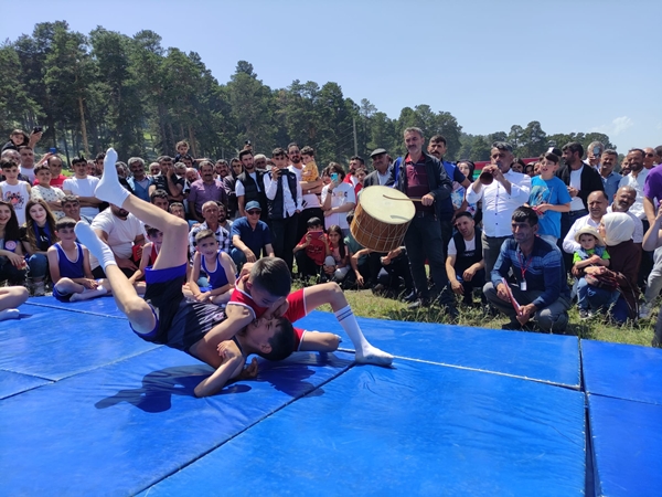 Foto - Festivale 1 tonluk kaşar damgası