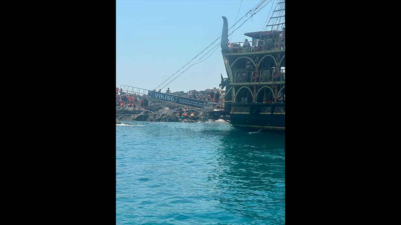 Fethiye Ölüdeniz'de korku dolu anlar! 100 yolculu gezi teknesi su almaya başladı!