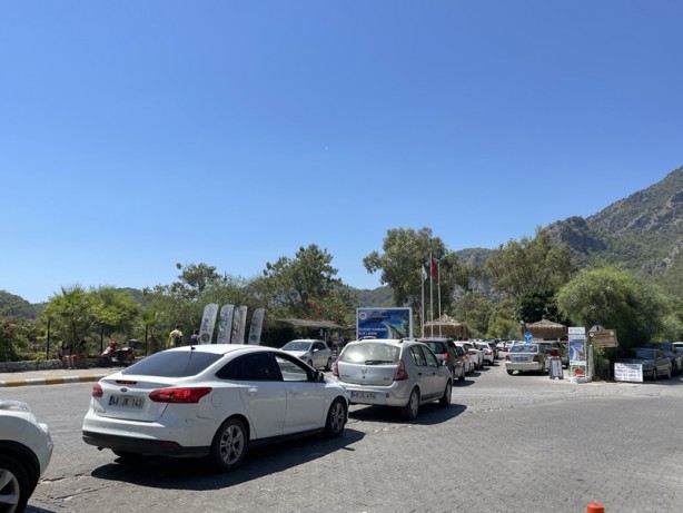 Foto - Fethiye'de araç kuyruğu