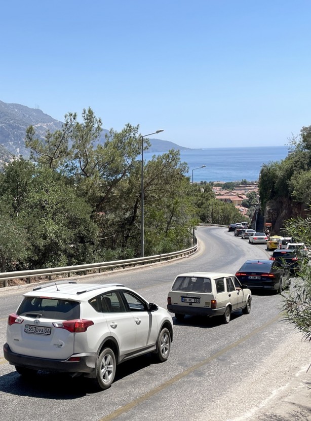 Foto - Fethiye'de araç kuyruğu