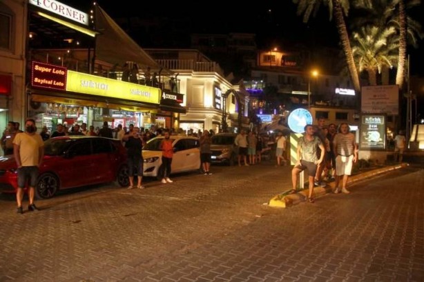 Foto - Fethiye’de iki kafe alev alev yandı