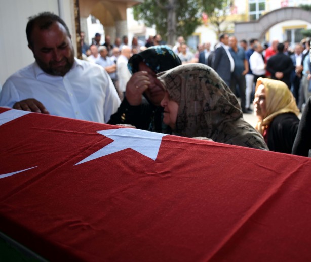 Foto - FETÖ davalarının kritik ismiydi! Evinde ölü bulunan Şükrü Çağlar son yolculuğuna uğurlandı!