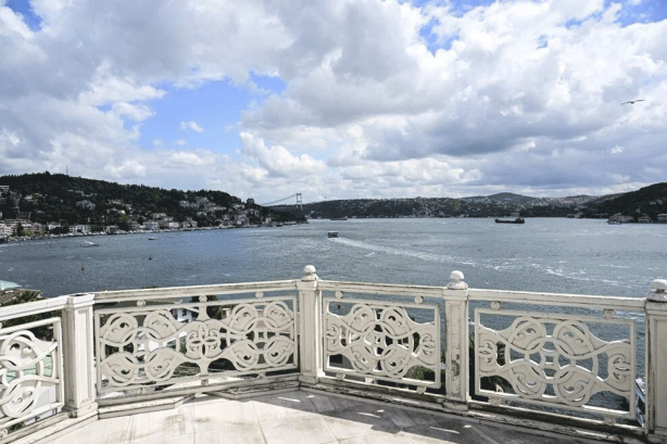 FETÖ’cü Akın İpek’in yalısı satışta! Arınç’ın savunduğu "Melek Anne" 750 milon liralık köşkte oturmuş