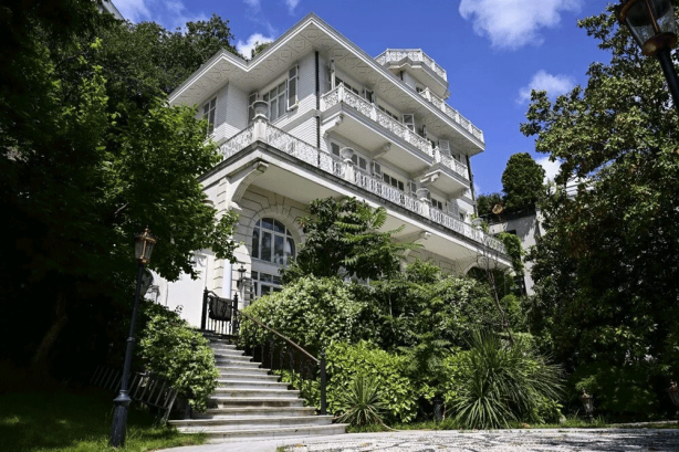 Foto - FETÖ’cü Akın İpek’in yalısı satışta! Arınç’ın savunduğu "Melek Anne" 750 milon liralık köşkte oturmuş