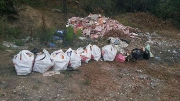 Foto - FETÖ'cü hainler Kuran'ı bile yerlere atmış!