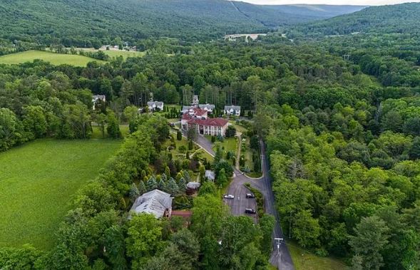 Foto - FETÖ'nün ihanet yuvasının son hali dikkat çekti! Teröristbaşı Gülen kaçırıldı mı?