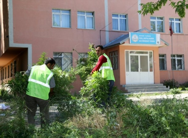 Foto - FETÖ'nün kız yurdunda bakın ne ele geçirildi!