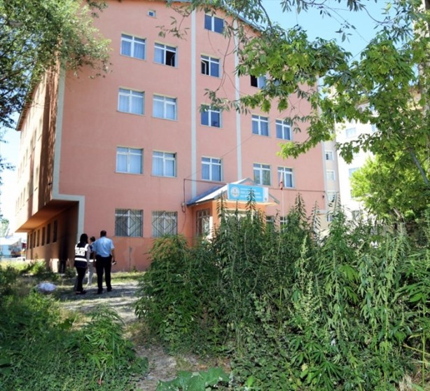 Foto - FETÖ'nün kız yurdunda bakın ne ele geçirildi!