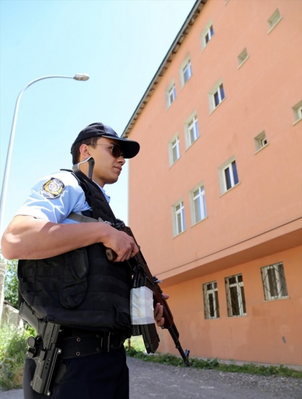  FETÖ'nün kız yurdunda bakın ne ele geçirildi!