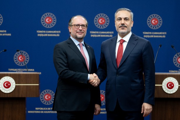 Foto - Fidan'dan Avusturyalı mevkidaşına canlı yayında sert cevap