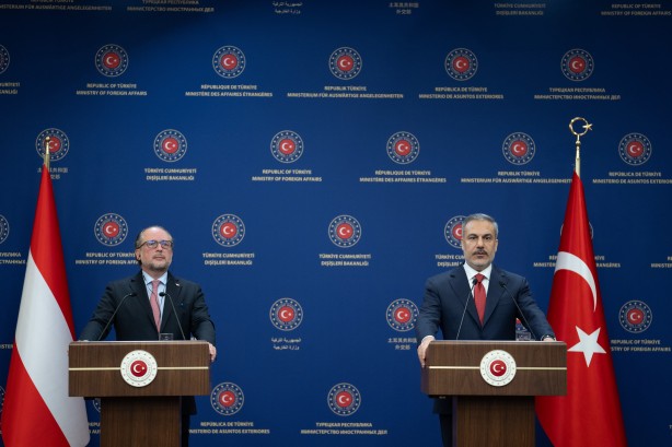 Fidan'dan Avusturyalı mevkidaşına canlı yayında sert cevap
