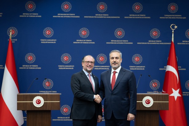 Foto - Fidan'dan Avusturyalı mevkidaşına canlı yayında sert cevap