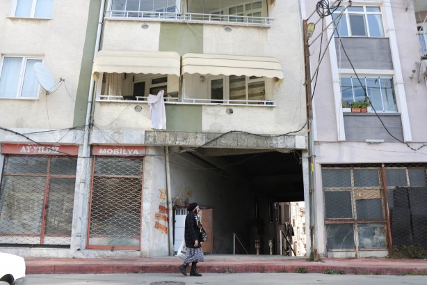 Foto - Fıkra değil gerçek! Altından sokak geçen apartman