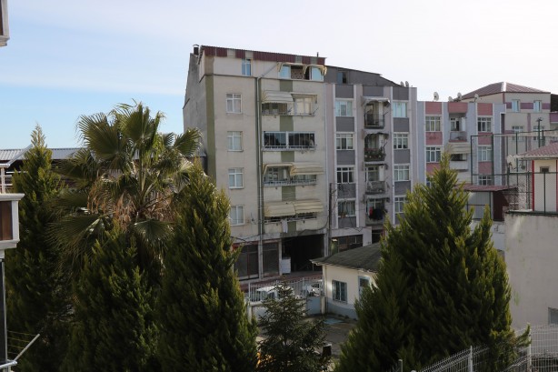 Foto - Fıkra değil gerçek! Altından sokak geçen apartman
