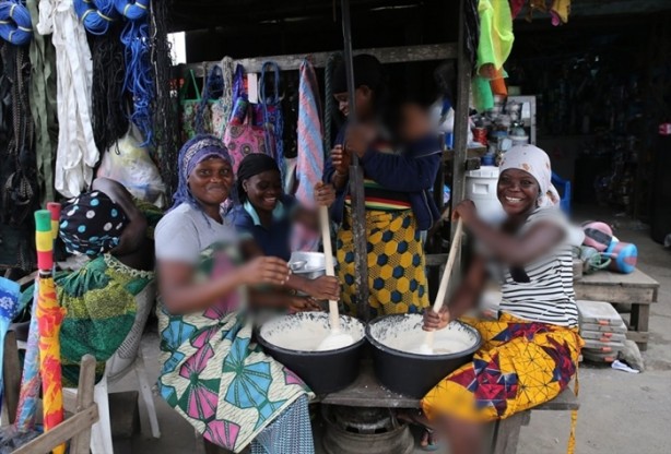 Foto - Fildişili kadınların zorlu yaşamları