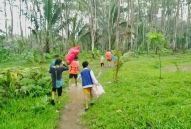 Filipinler’i Dujuan Fırtınası vurdu