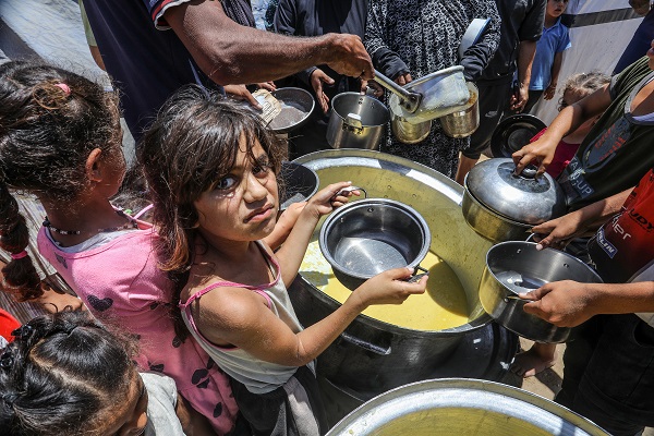 Foto - Filistin’de bir kase çorba mutluluk sebebi