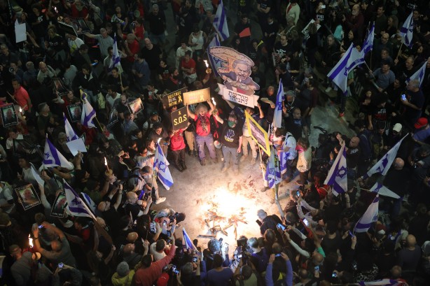 Foto - Filistin'deki zulüm İsrail'i yakmaya başladı! 100 bin gösterici sokaklara döküldü