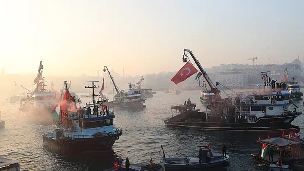 Foto - Filistin'E destek eylemi denizden bile sürüyor! Balıkçılar tekneleriyle eşlik etti
