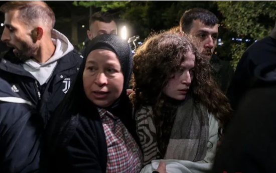 Foto - Filistin'in cesur kızı Ahed Tamimi serbest bırakıldı! İsrail askerine attığı tokatın ardından Filistin'in sembolü haline gelmişti