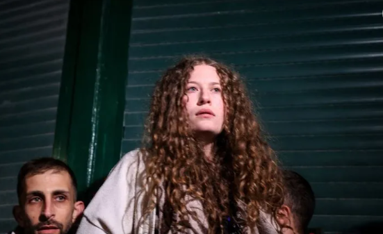 Foto - Filistin'in cesur kızı Ahed Tamimi serbest bırakıldı! İsrail askerine attığı tokatın ardından Filistin'in sembolü haline gelmişti